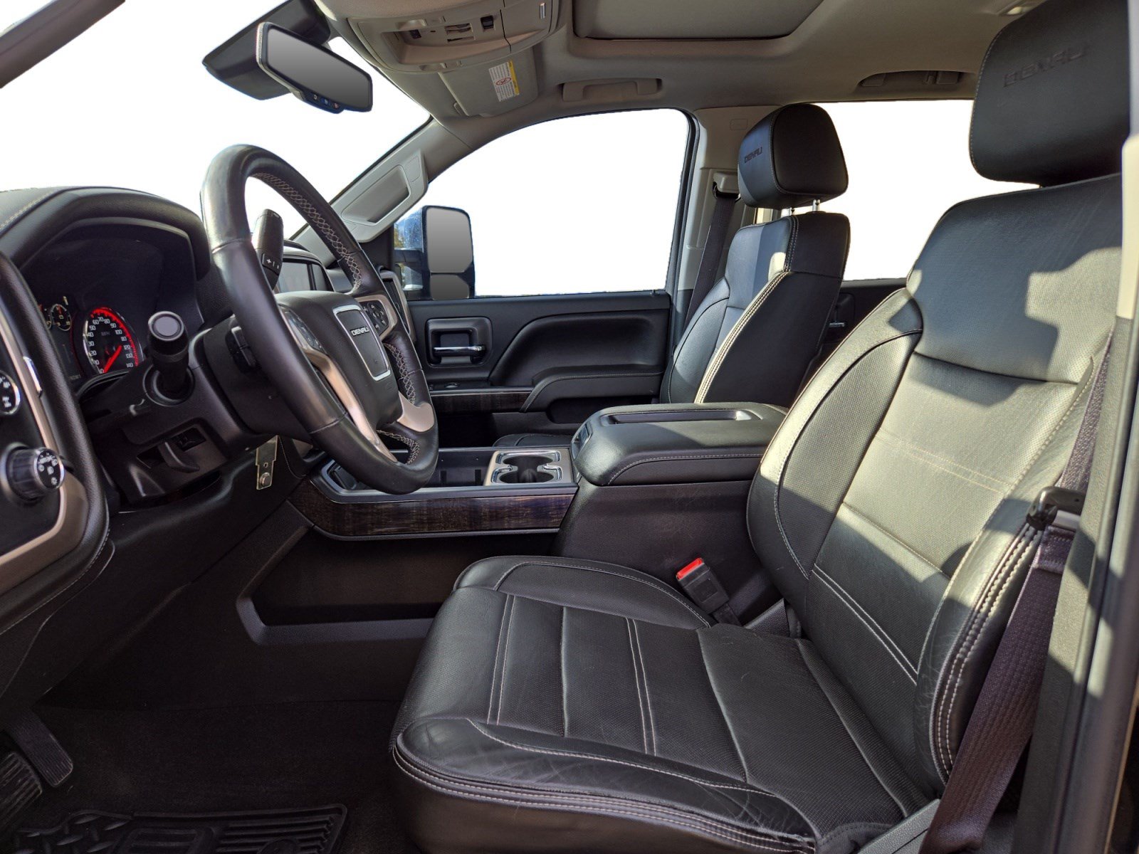 Used 2015 GMC Sierra 2500 Denali w/ Duramax Plus Package AWD/4WD image 10