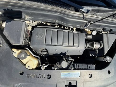 Used 2010 Saturn Outlook XR FWD image 33