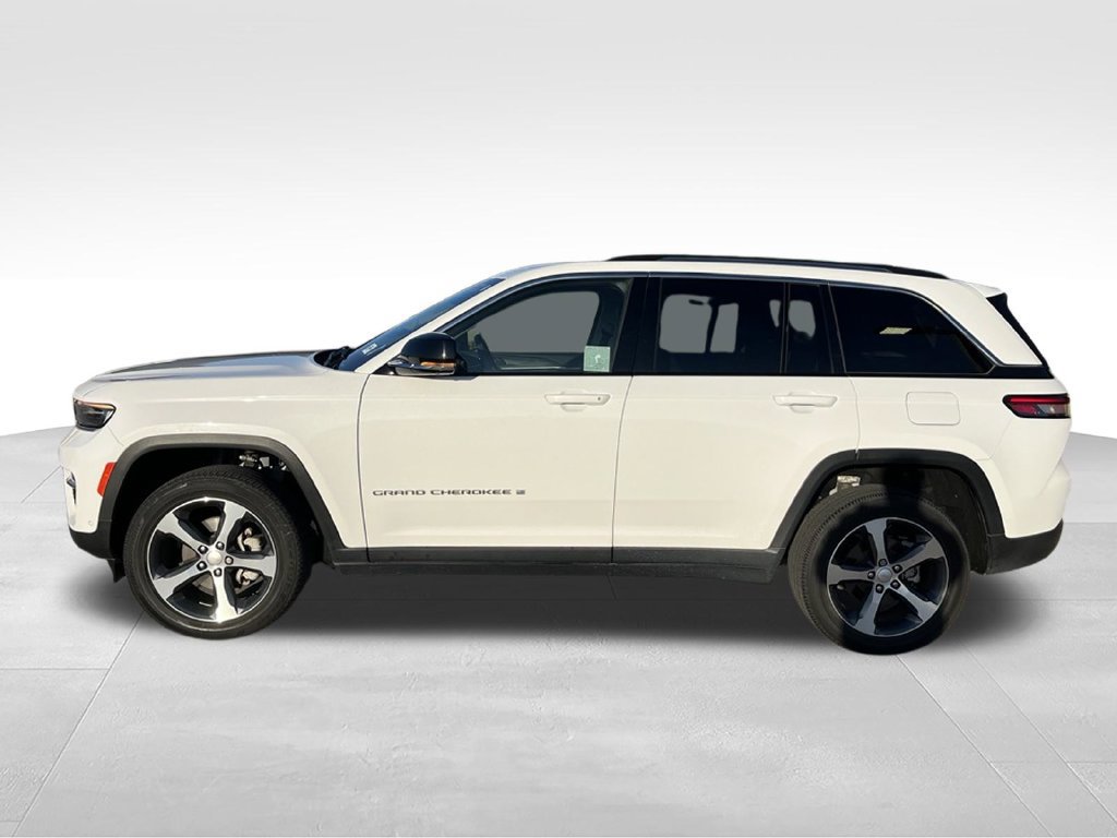 Used 2023 Jeep Grand Cherokee Limited w/ Luxury Tech Group II RWD image 8