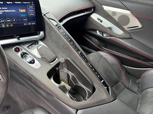 Used 2022 Chevrolet Corvette Stingray w/ Z51 Performance Package image 13