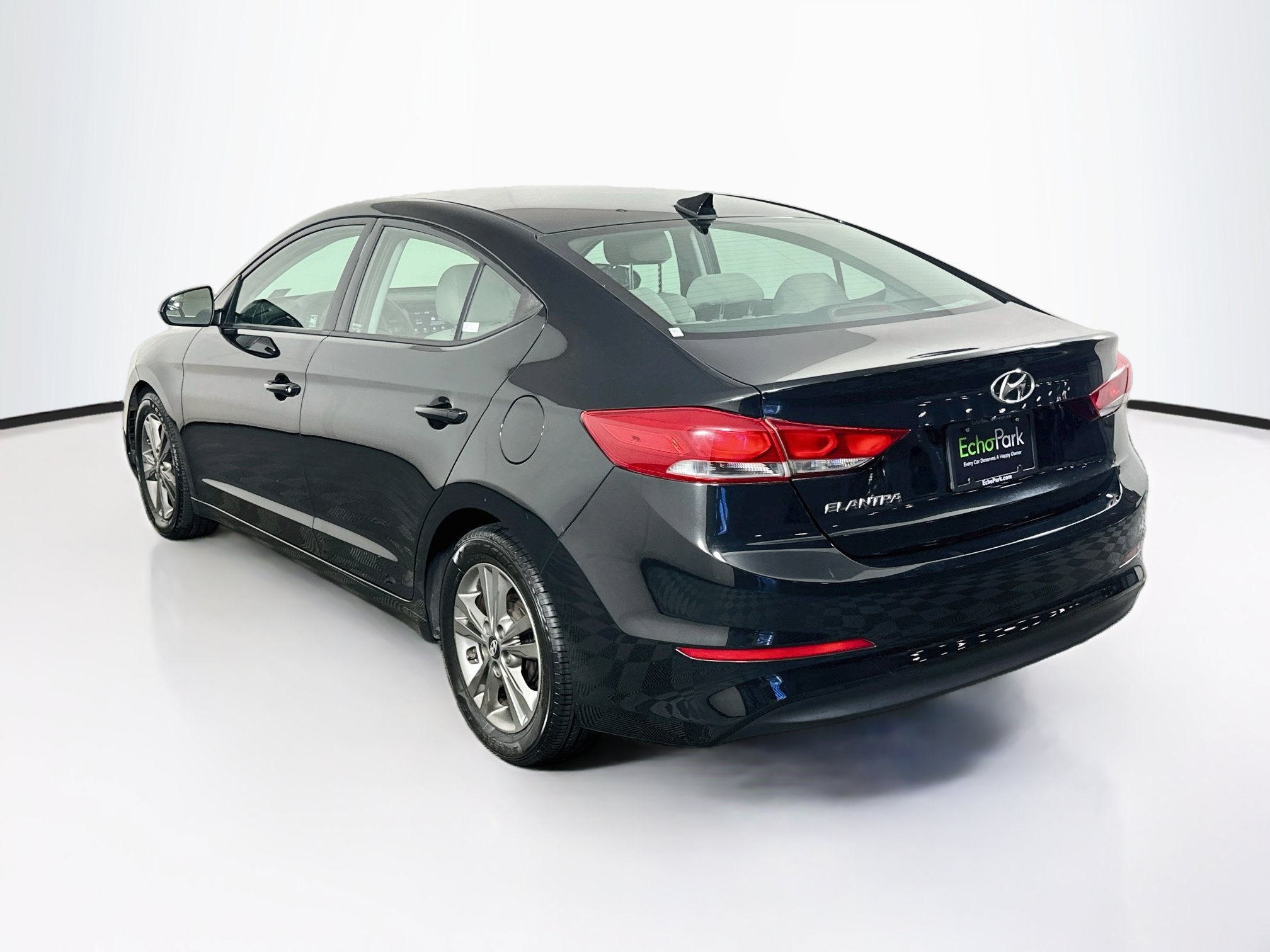 Used 2017 Hyundai Elantra SE FWD image 5