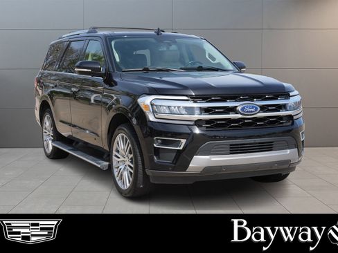 Used 2024 Ford Expedition Limited image 3