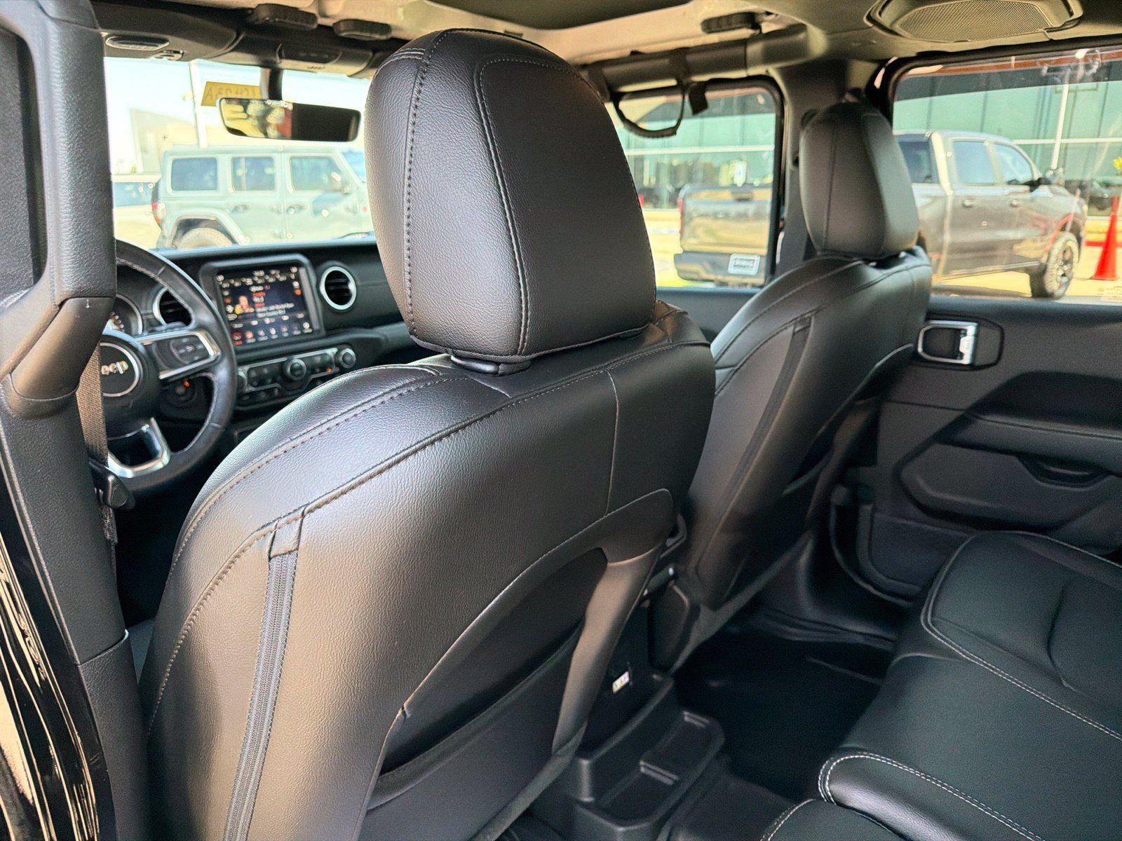 Used 2023 Jeep Wrangler Unlimited Sahara w/ Cold Weather Group AWD/4WD image 17