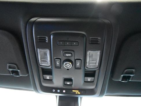 Used 2021 Chevrolet Tahoe Z71 w/ Z71 Signature Package AWD/4WD image 19