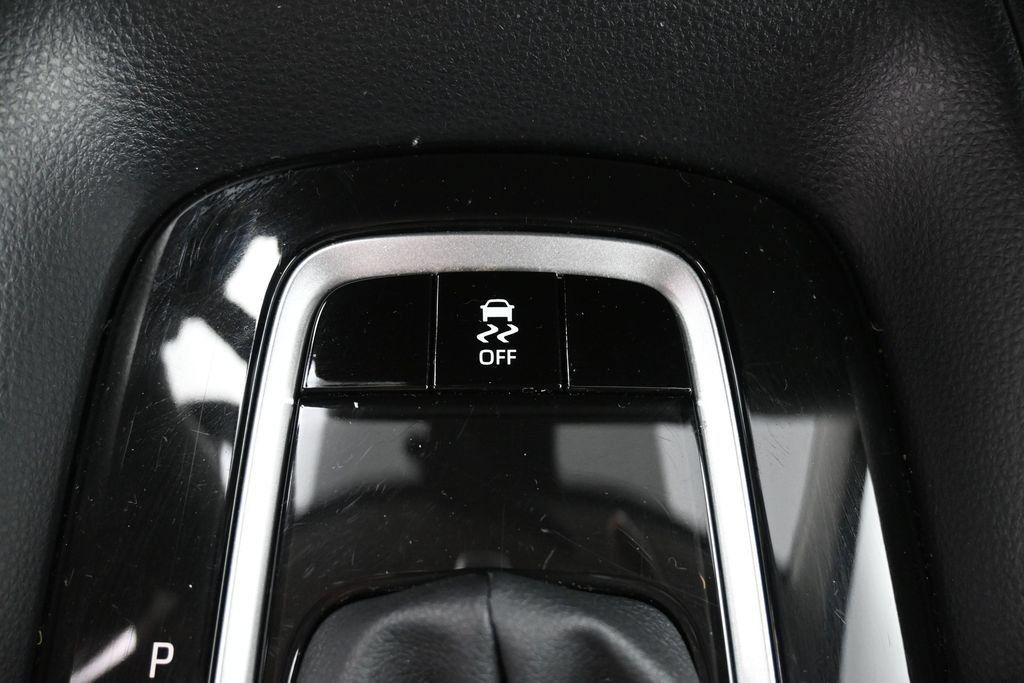 Used 2026 Toyota Corolla LE FWD image 22