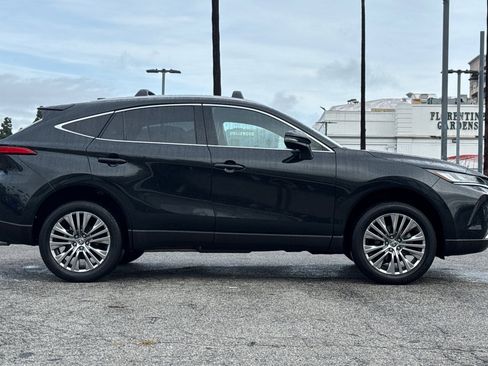 Certified 2024 Toyota Venza XLE image 3