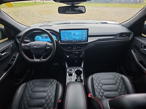 Used 2023 Ford Escape ST-Line Elite w/ Premium Technology Package AWD/4WD image 18