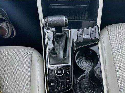 Used 2025 Kia Sportage EX w/ Premium Package FWD image 16