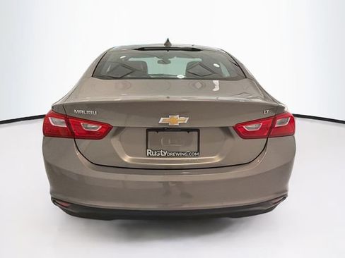 Used 2017 Chevrolet Malibu LT w/ Leather Package FWD image 6
