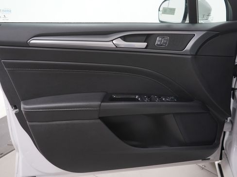 Used 2016 Ford Fusion Titanium image 18