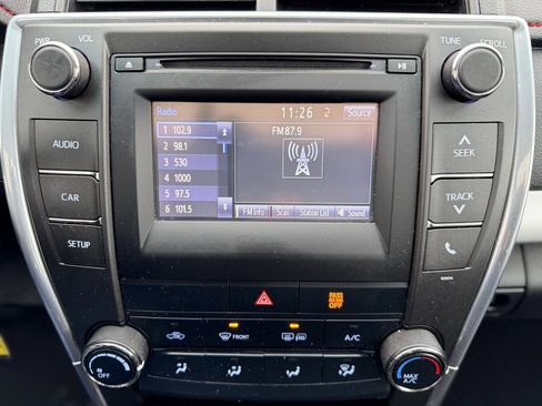 Used 2017 Toyota Camry SE image 12