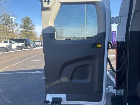 Used 2023 Ford Transit 350 XLT image 31