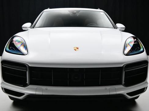 Used 2019 Porsche Cayenne Turbo w/ Premium Plus Package image 33