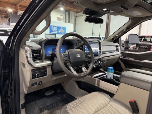 Used 2025 Ford F250 Platinum w/ Platinum Plus Package image 12