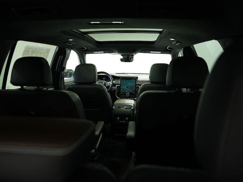 New 2026 GMC Acadia Denali Ultimate w/ LPO, Floor Liner Package AWD/4WD image 15