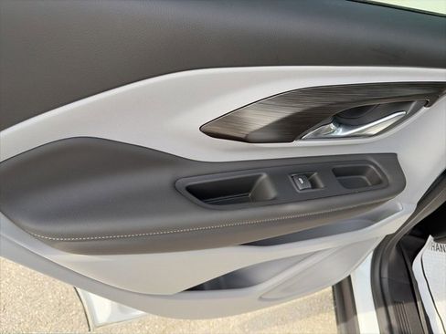 Used 2022 GMC Terrain SLT w/ Tech Package image 12