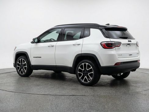 Used 2025 Jeep Compass Trailhawk AWD/4WD image 6