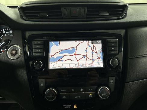 Used 2020 Nissan Rogue SV w/ Sun & Sound Touring Package AWD/4WD image 16