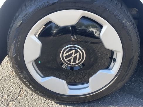 Certified 2025 Volkswagen ID. Buzz Pro S image 7