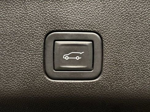 Certified 2024 Cadillac Escalade ESV V image 28