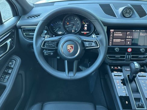 New 2026 Porsche Macan image 16