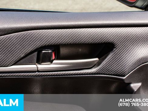 Used 2025 Toyota Camry SE image 38