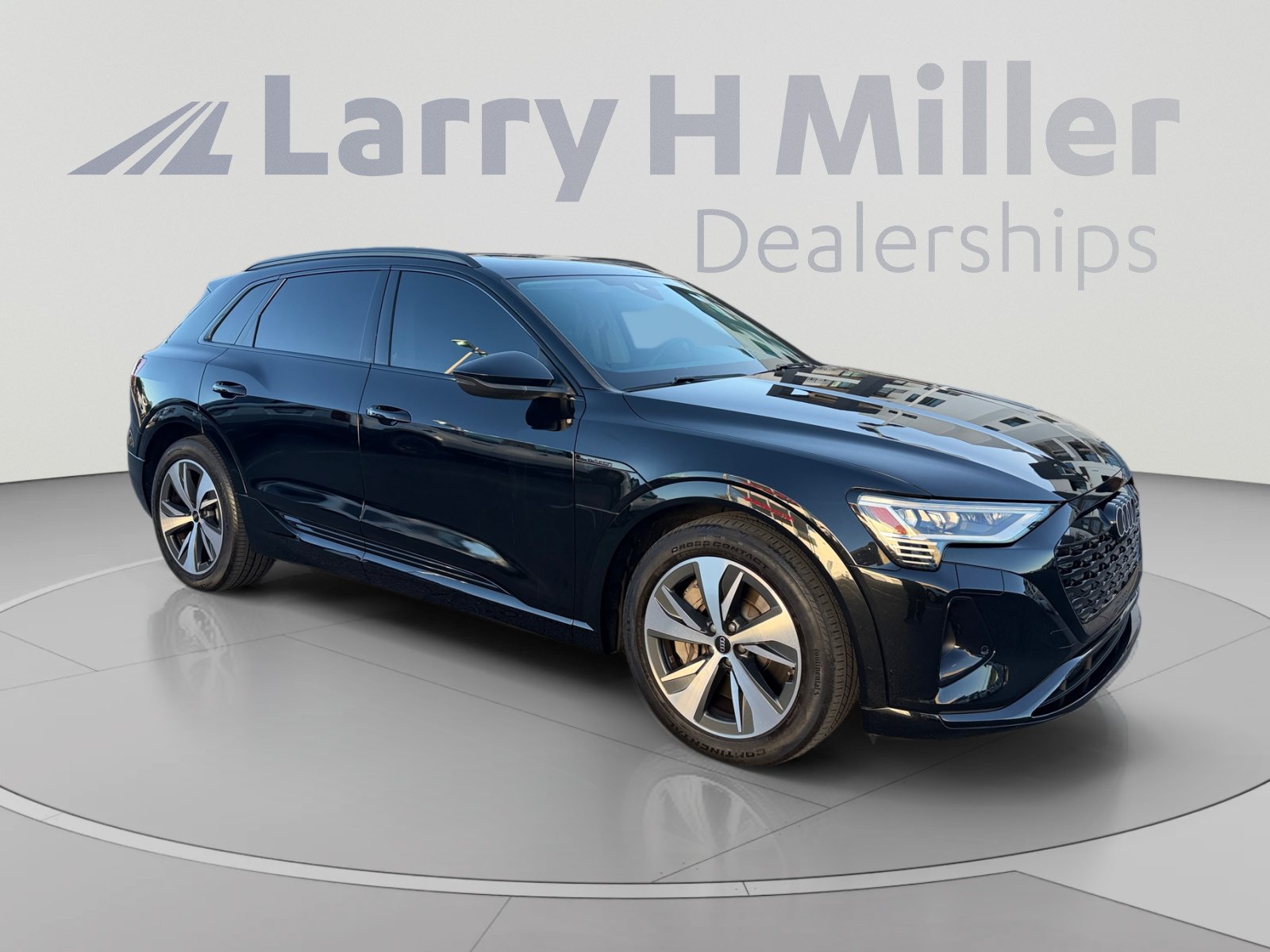 Used 2024 Audi Q8 e-tron Premium AWD/4WD image 7