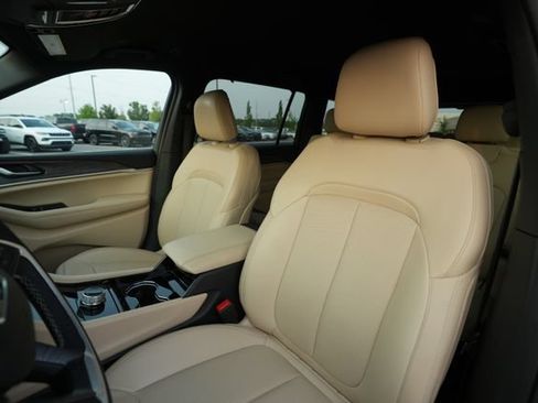 Used 2023 Jeep Grand Cherokee L Limited w/ Luxury Tech Group II RWD image 40