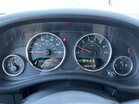 Used 2018 Jeep Wrangler Unlimited Sahara w/ Connectivity Group AWD/4WD image 22
