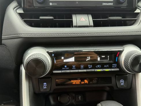 Used 2020 Toyota RAV4 LE w/ All Weather Liner Package AWD/4WD image 18