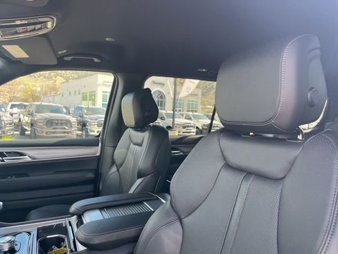 New 2026 Jeep Grand Wagoneer Limited image 17