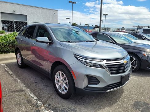 Used 2023 Chevrolet Equinox LT AWD/4WD image 3