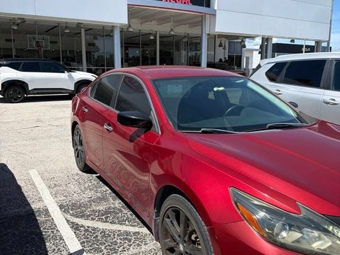 Used 2017 Nissan Altima 2.5 SR w/ Midnight Edition Package FWD image 13