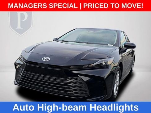 Used 2025 Toyota Camry LE FWD image 12