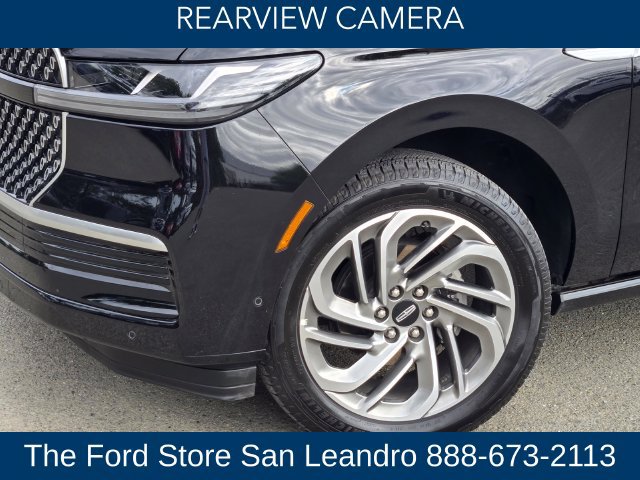 Used 2025 Lincoln Navigator L Reserve AWD/4WD image 10