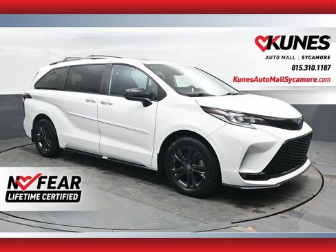 Used 2025 Toyota Sienna XSE AWD/4WD image 1