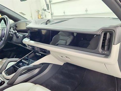 Used 2024 Porsche Cayenne S image 25