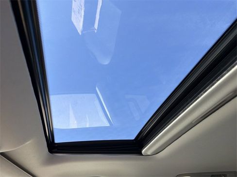 Used 2024 Nissan Armada SL w/ Captain's Chairs Package image 13