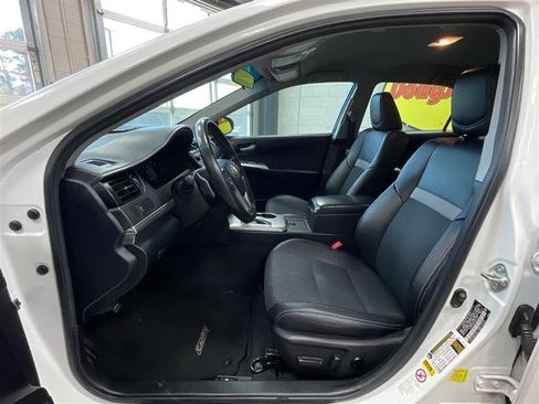 Used 2014 Toyota Camry SE w/ Fleet Convenience Package FWD image 11