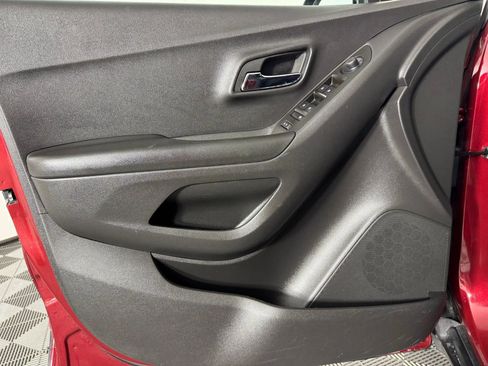 Used 2022 Chevrolet Trax LT w/ Driver Confidence Package image 37