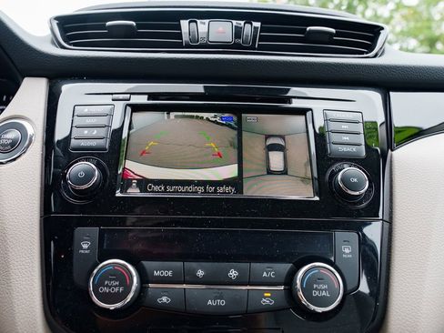 Used 2022 Nissan Rogue Sport SL w/ Premium Package image 14