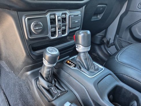 Used 2021 Jeep Gladiator Overland w/ Popular Equipment Package AWD/4WD image 12