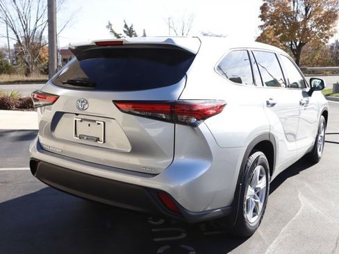 Used 2020 Toyota Highlander L image 3