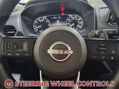 Used 2022 Nissan Rogue SV FWD image 19