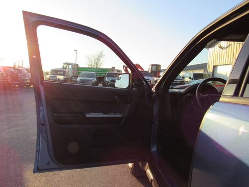 Used 2010 Ford Escape XLT image 11