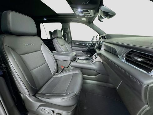Used 2023 GMC Yukon Denali w/ Advanced Technology Package AWD/4WD image 32
