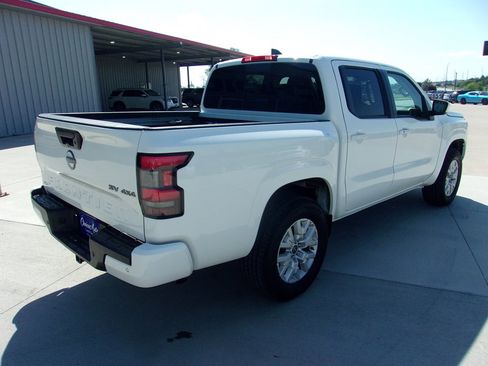 Used 2024 Nissan Frontier SV w/ SV Convenience Package image 3