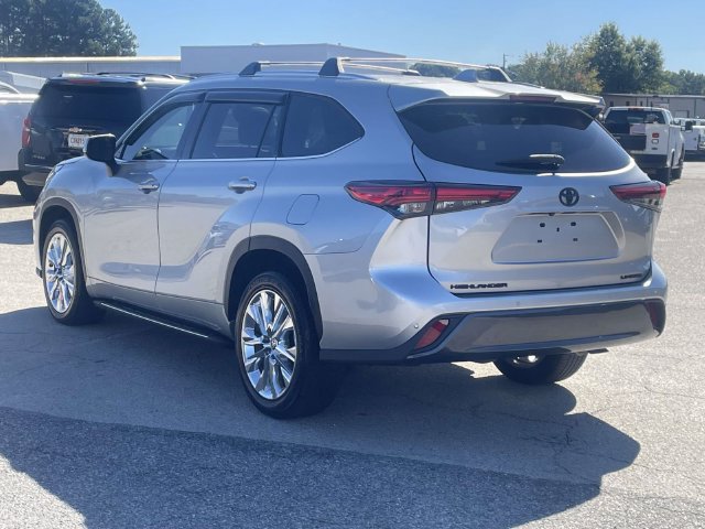 Used 2023 Toyota Highlander Limited FWD image 6