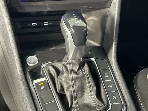 Used 2022 Volkswagen Tiguan SEL R-Line image 24