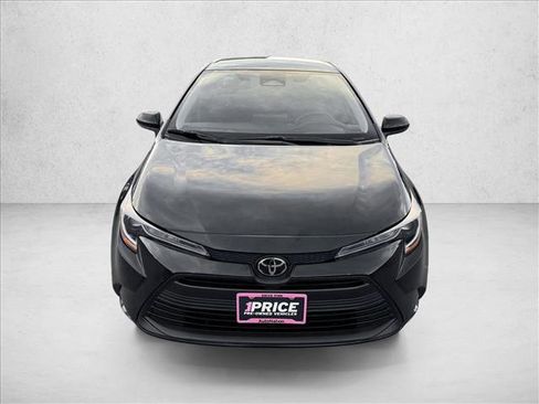 Used 2024 Toyota Corolla LE image 2